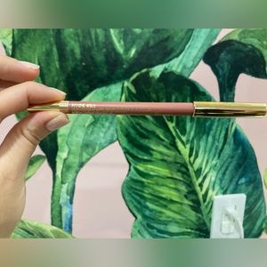 Nabla Cosmetics Close-Up Lip Shaper in Nude 2.5